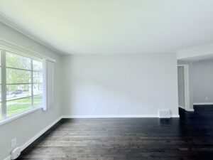 Interior unit Living room, Dark brown wood floors, neutral toned walls.